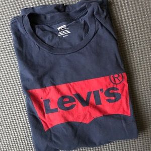 Levi’s tee